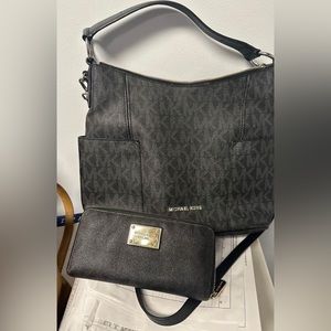 Bundle Michael Kors purse and wallet bundle